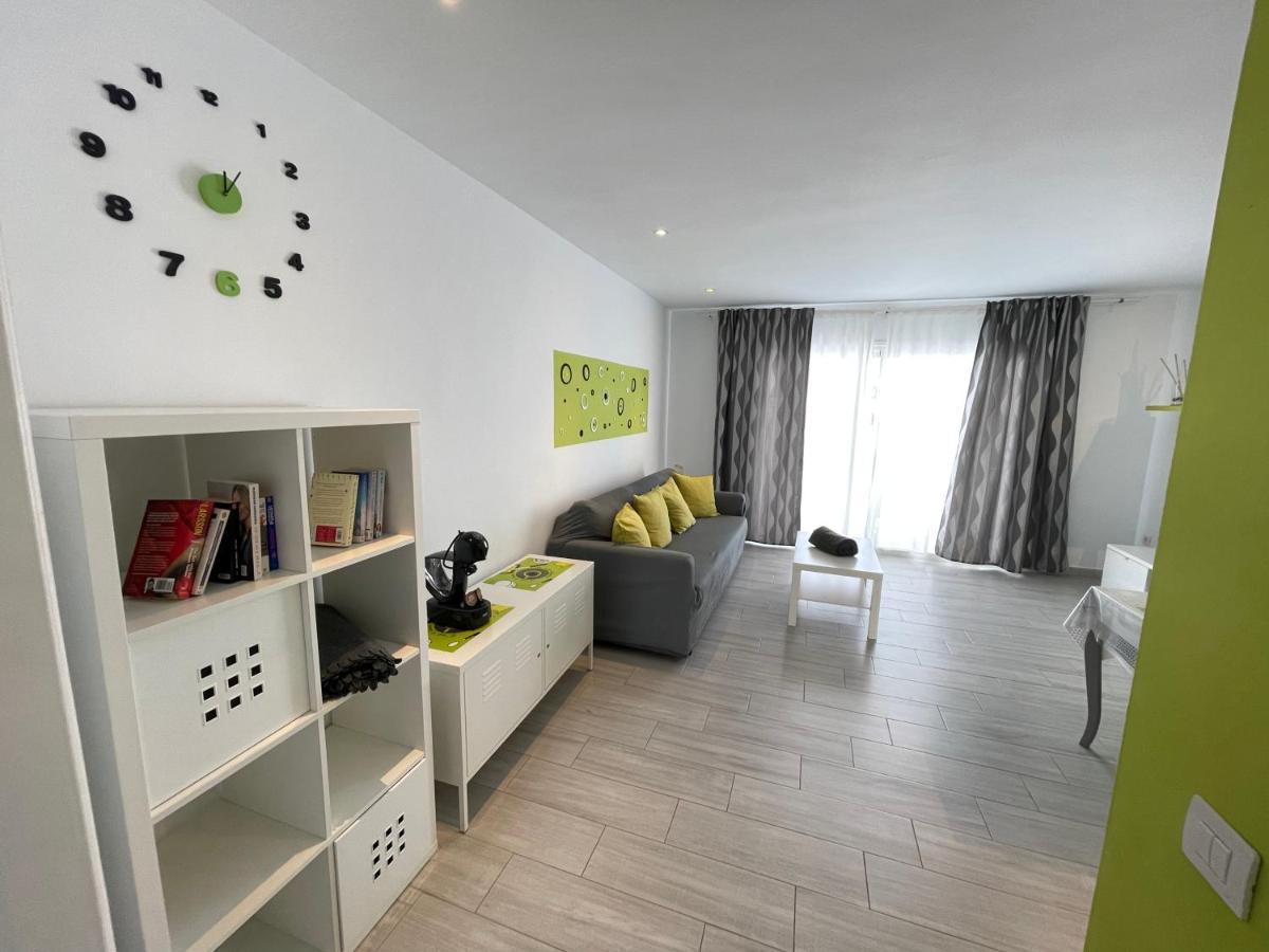 Pistachio Apartment 323 - Lanzarote Apartment Коста Тегисе Екстериор снимка