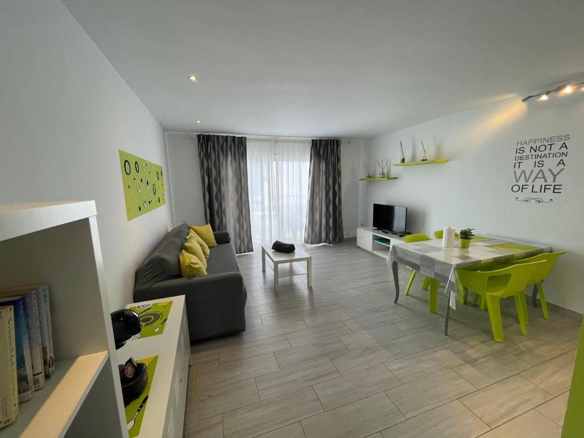Pistachio Apartment 323 - Lanzarote Apartment Коста Тегисе Екстериор снимка