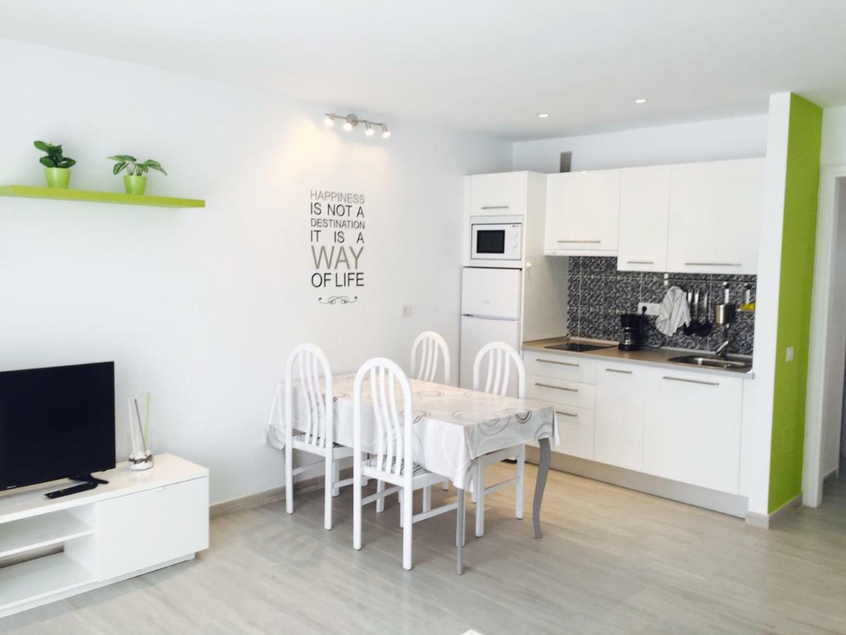 Pistachio Apartment 323 - Lanzarote Apartment Коста Тегисе Екстериор снимка